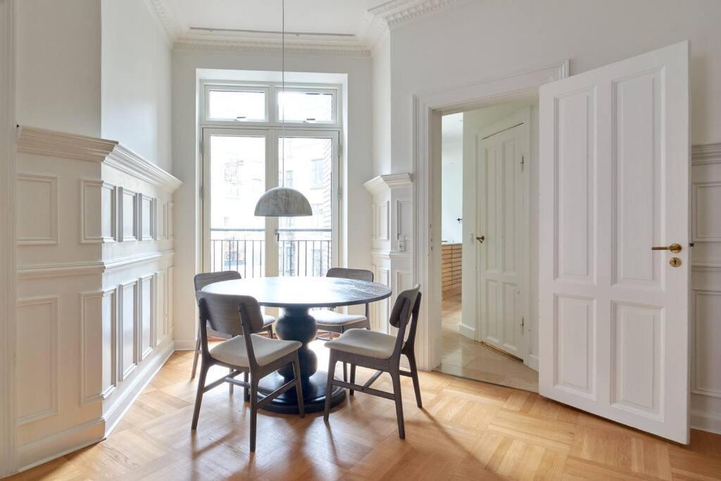Spacious 3 Bedroom Manor Flat Next To Tivoli Copenhagen Luaran gambar