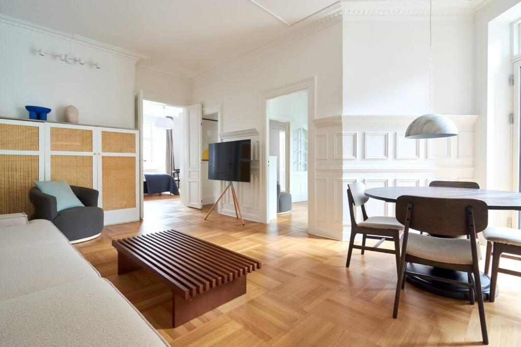 Spacious 3 Bedroom Manor Flat Next To Tivoli Copenhagen Luaran gambar