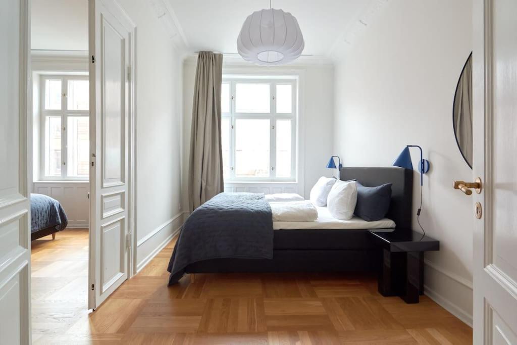 Spacious 3 Bedroom Manor Flat Next To Tivoli Copenhagen Luaran gambar